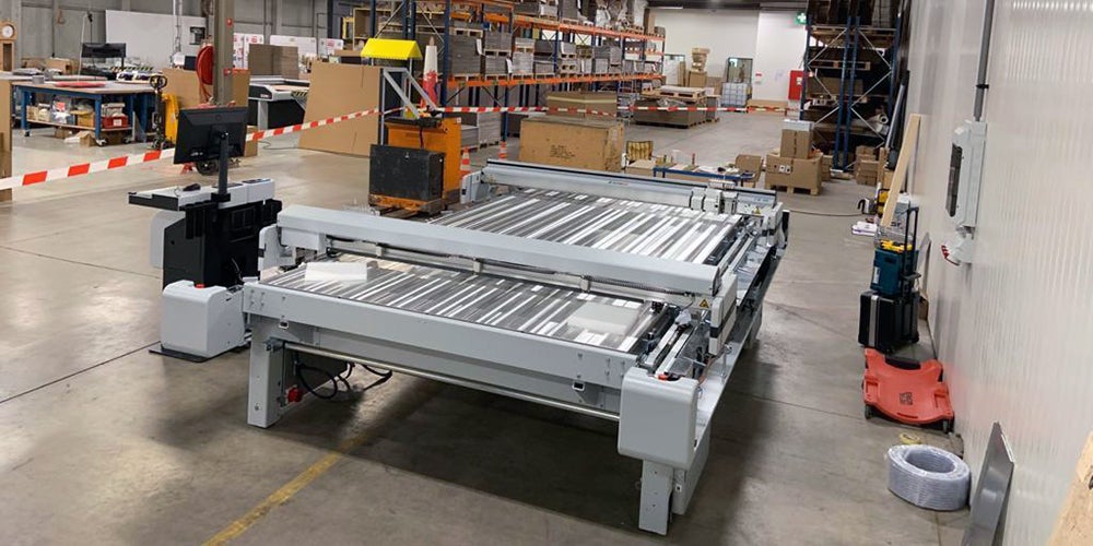 Nieuwe Zünd plotter installatie in volle gang Nieuwe Zünd plotter installatie in volle gang