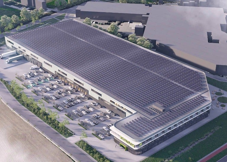 2500 zonnepanelen op het dak van de Holbox nieuwbouw in Roermond 2500 zonnepanelen op het dak van de Holbox nieuwbouw in Roermond
